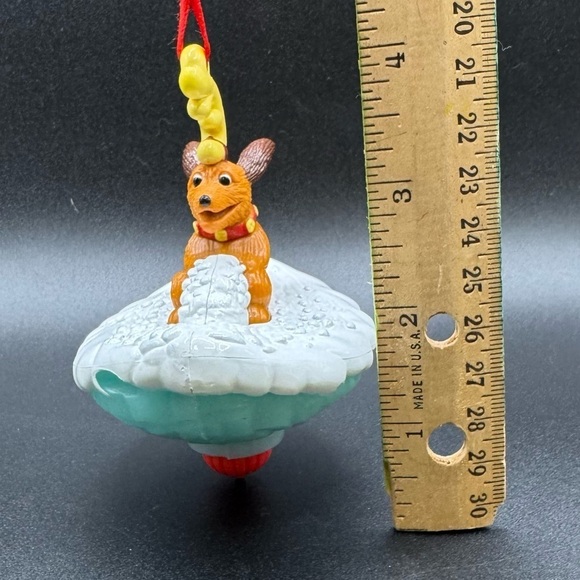 How The Grinch Stole Christmas Dog Max In Snow Christmas Ornament Top Spins VTG - Picture 8 of 9